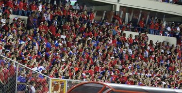 La FIFA multa a la Fepafut por conducta de los aficionados