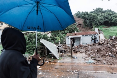 ‘Todo ha desaparecido’: las víctimas de las lluvias de Sudáfrica buscan refugio
