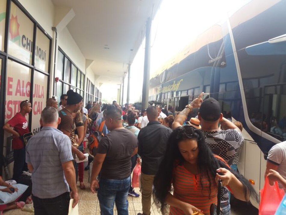 Menos de 100 cubanos permanecen en Paso Canoas