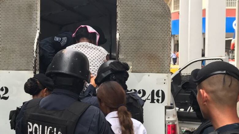 Ordenan detener a tres mujeres vinculadas en el homicidio del futbolista Amílcar Henríquez