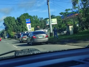 Largas filas de conductores para abastecerse de combustible en Chiriquí