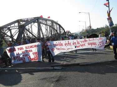 Jubilados abren vía en Changuinola tras cuatro horas de cierre