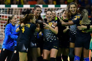 España corta arranque triunfal de Brasil en balonmano femenino