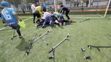 El fútbol también se puede jugar con una sola pierna