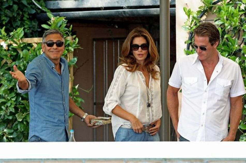 George Clooney se relaja con amigos antes de su boda