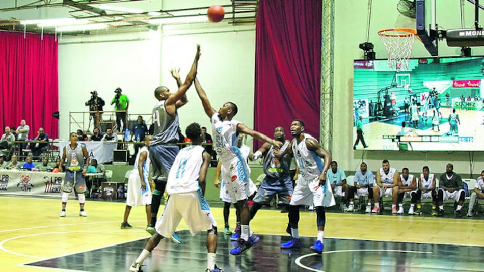 Las Panteras, único invicto