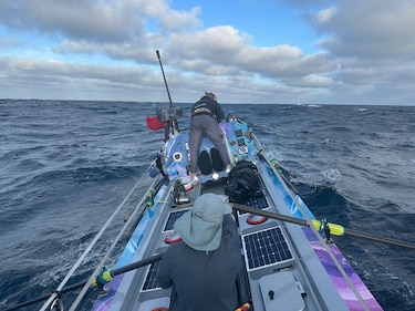 Los tres hermanos que lograron la hazaña de remar 15,000 km desde Perú a Australia