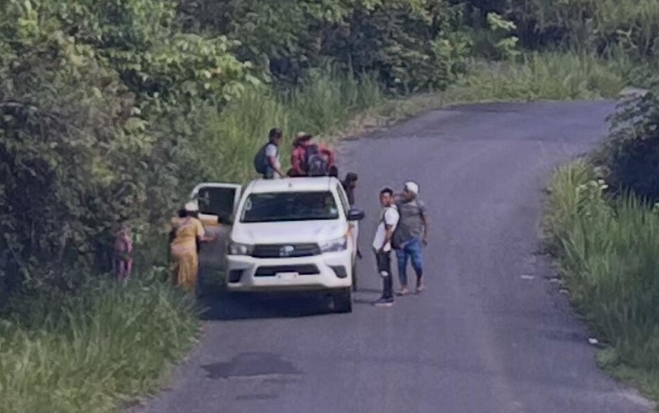 Denuncian el uso de carro oficial para el bloqueo de la vía Interamericana