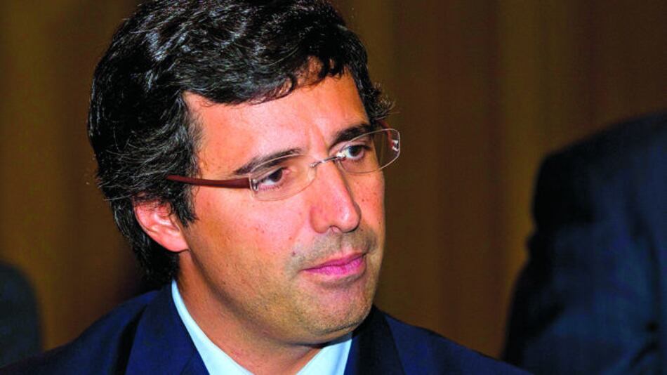 Permiten acceso a cuentas de Esteves