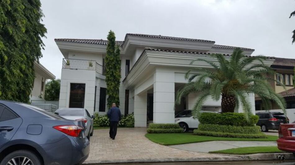 Riccardo Francolini es conducido a la fiscalía anticorrupción, para que responda por préstamo de la CA