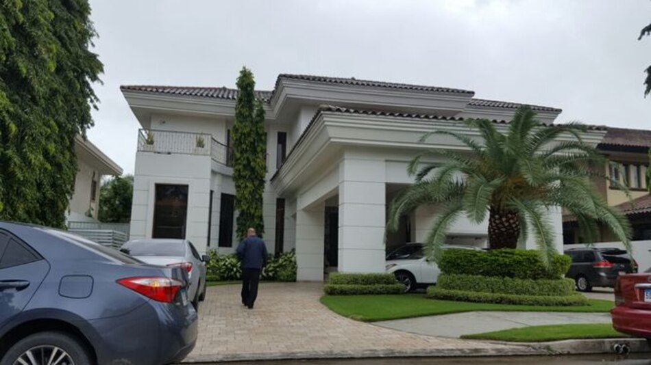 Riccardo Francolini es conducido a la fiscalía anticorrupción, para que responda por préstamo de la CA