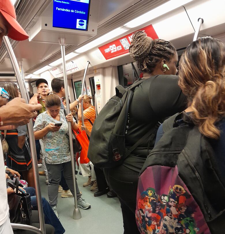 ‘No es mi intención incomodarles’: la frase que se repite en cada viaje en el Metro