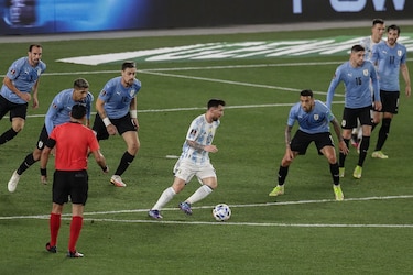 Con Messi encendido, Argentina golea a Uruguay 3-0 en premundial a Catar 2022