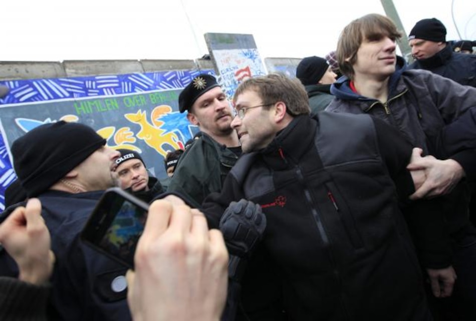 Siguen protestas contra demolición de restos del Muro de Berlín