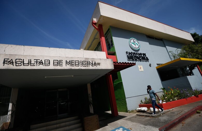 Solo 200 cupos para más de 2,300 aspirantes: el reto de ingresar a medicina en la Universidad de Panamá