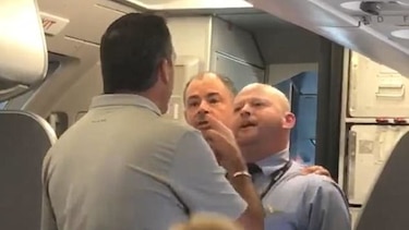 Estados Unidos: Asistente de vuelo desafía a pasajero a pegarle