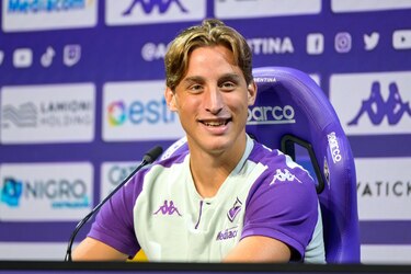 El  futbolista Edoardo Bove, en cuidados intensivos y bajo sedación luego de desplomarse en medio de un partido