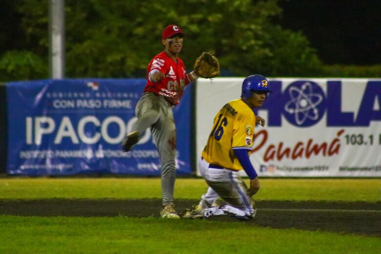 Coclé clasifica a la final del béisbol juvenil