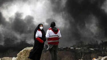 Qué es la ‘lluvia negra’, la otra amenaza que sufre Teherán por los ataques de Estados Unidos e Israel