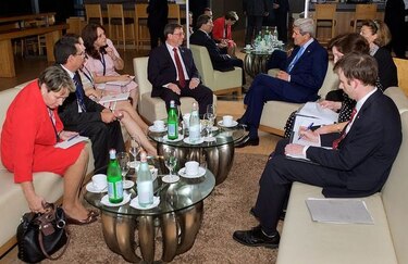 Los cancilleres de Cuba y Estados Unidos protagonizan un encuentro histórico