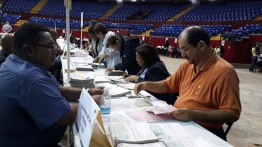 Hijos de beneficiarios fallecidos acuden a retirar los Cepadem en nueva jornada de entrega