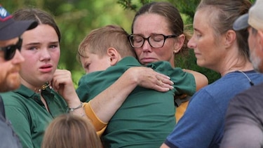 ‘Estaban rezando’: 2 niños muertos y otras 17 personas heridas en un tiroteo en una escuela católica de Estados Unidos