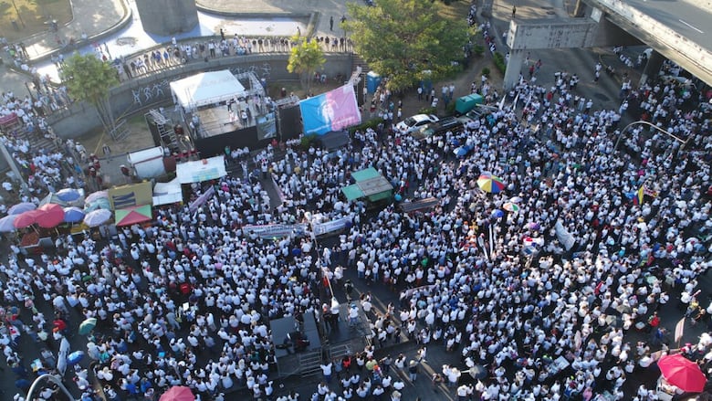 Grupos marchan 'en defensa de la familia'