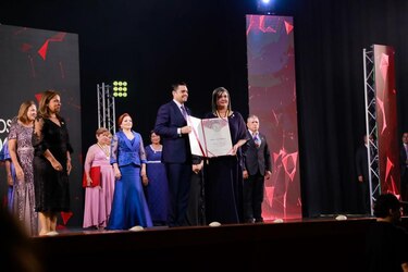 Entregan la Orden Manuel José Hurtado 2022 a la docente chiricana Miriam Fonseca