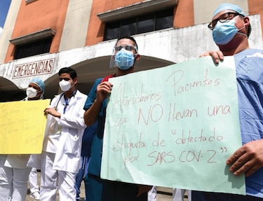 Médicos reclaman vacuna; 81% de las dosis del primer lote han sido aplicadas