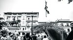 Danza zigzag en el centro bancario