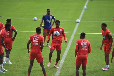 El volante panameño Édgar Yoel Bárcenas dice que espera a una Costa Rica ofensiva