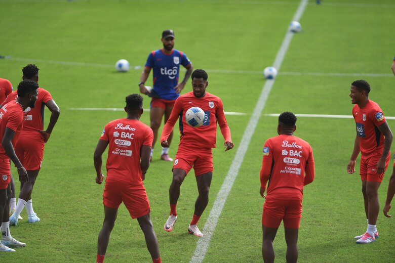 El volante panameño Édgar Yoel Bárcenas dice que espera a una Costa Rica ofensiva