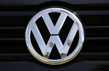 Volkswagen se desploma tras alterar pruebas de emisiones en EU