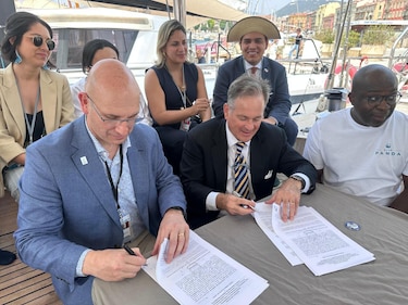 Panamá firma acuerdo internacional para monitorear sus océanos y evitar la pesca ilegal