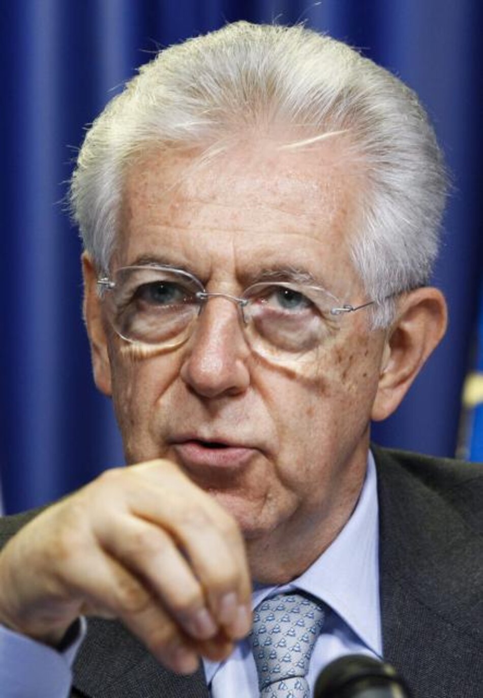 Monti deja el cargo de ministro de Economía de Italia