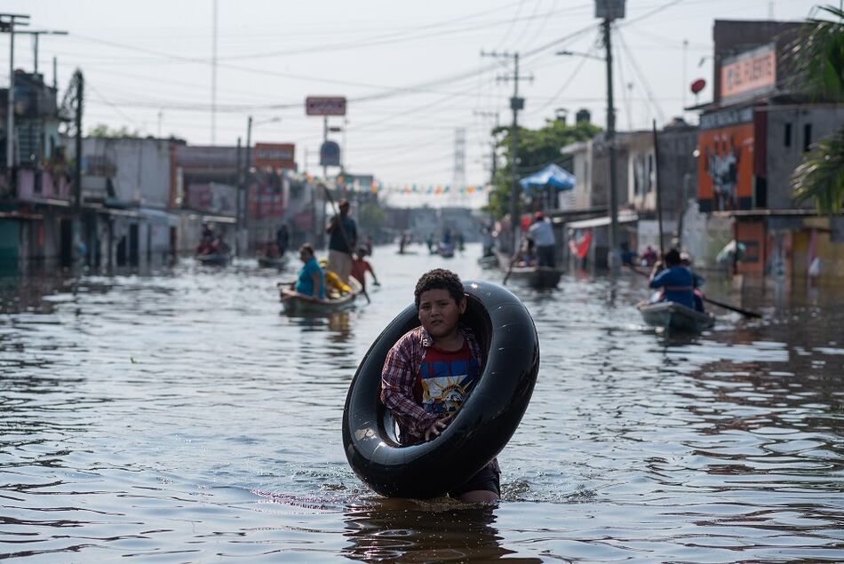 Lluvias de Eta y desfogue de presas inundan localidad del sur de México