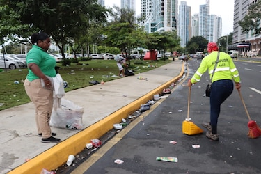 La fiesta por el pase al Mundial dejó un reto: recoger toneladas de desechos