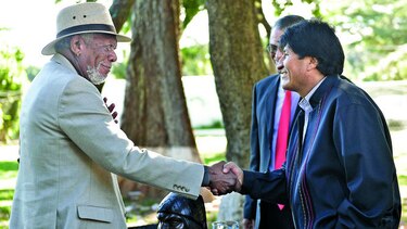 Morgan Freeman entrevista a Evo Morales