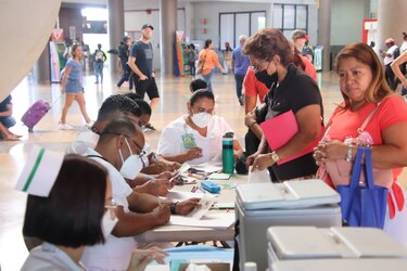 ¿Dónde acudir a aplicarse la vacuna bivalente?