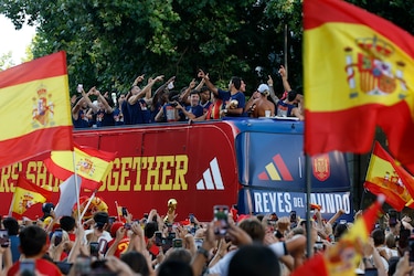 La selección de España recorre Madrid para festejar su segundo título mundial