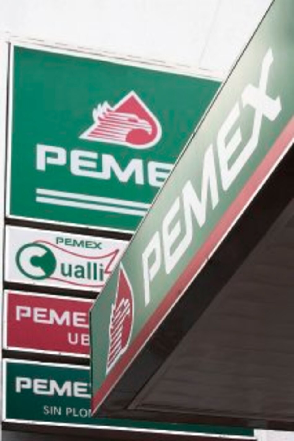 Renuncia directivo clave de Pemex