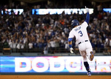 Jonrón de Chris Taylor le da a los Dodgers el comodín para ‘playoffs’
