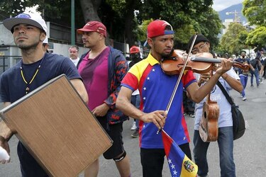Wuilly Arteaga, el violinista que pone música a las protestas contra Nicolás Maduro