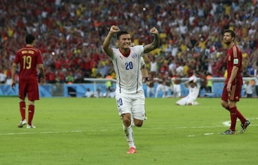 Chile gana y elimina a España; el campeón dice adiós al Mundial