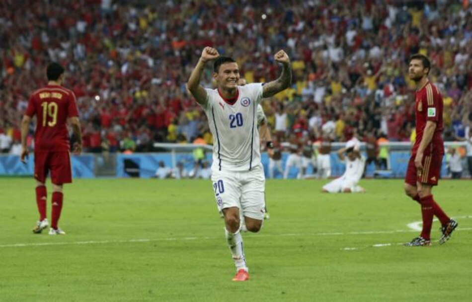 Chile gana y elimina a España; el campeón dice adiós al Mundial