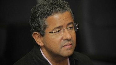 Embargan bienes del expresidente Francisco Flores