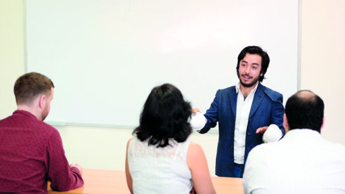 Este profesor reside en su natal Medellín, Colombia, y es doctor en Políticas Verdes y Movilidad Sostenible.