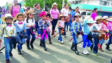 Cabalgata infantil dio inicio a festividades de Santiago apóstol