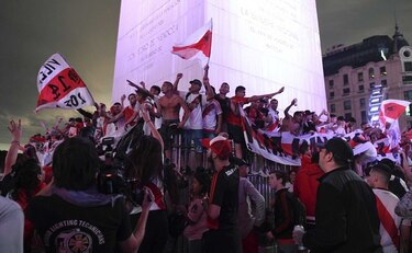 River-Boca: Hinchas vibran, sufren y gozan en Buenos Aires