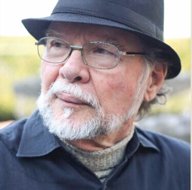 La titánica micro(mini)ficción de Enrique Jaramillo Levi